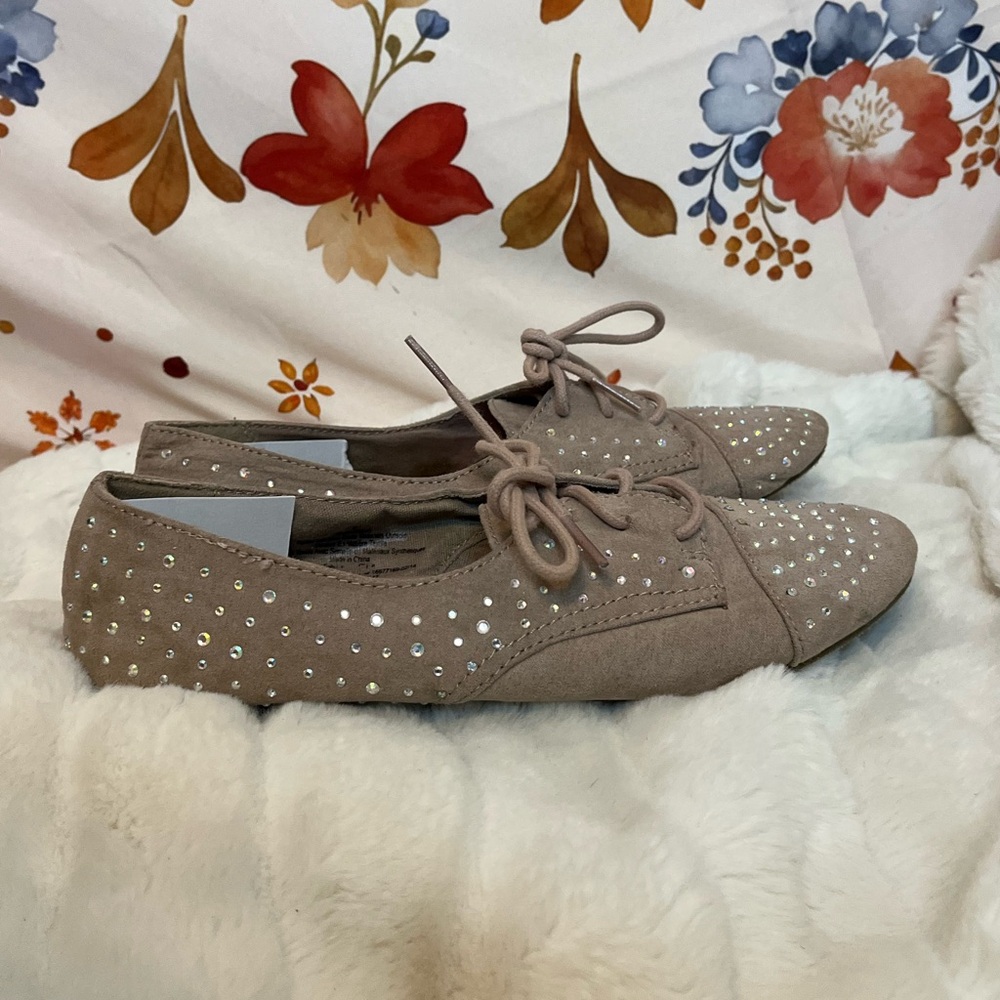 Xhilaration 7 Taupe Rhinestone Glitzy Shimmer Lace Up Academia Flats Era Spring